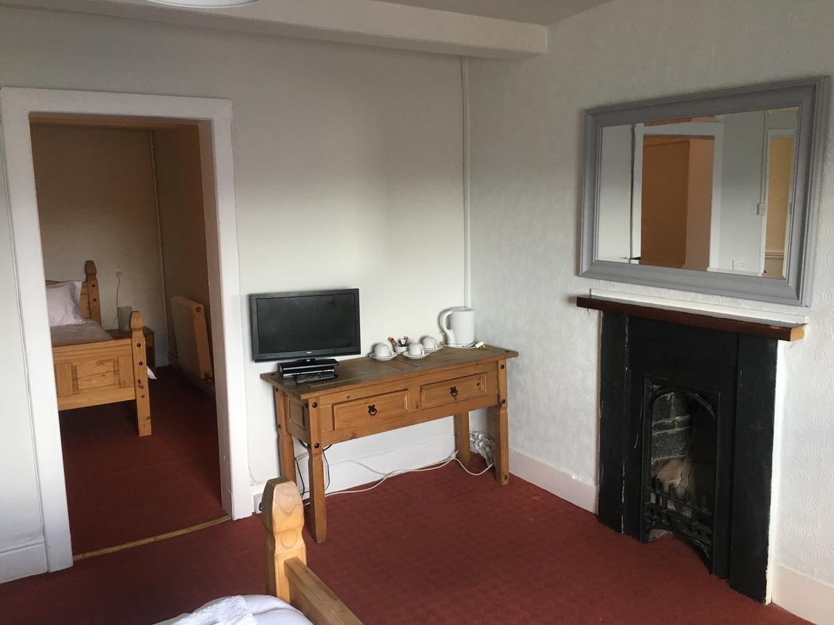The Cross Keys Hotel Llanymynech Esterno foto