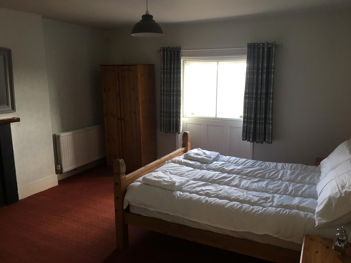 The Cross Keys Hotel Llanymynech Esterno foto