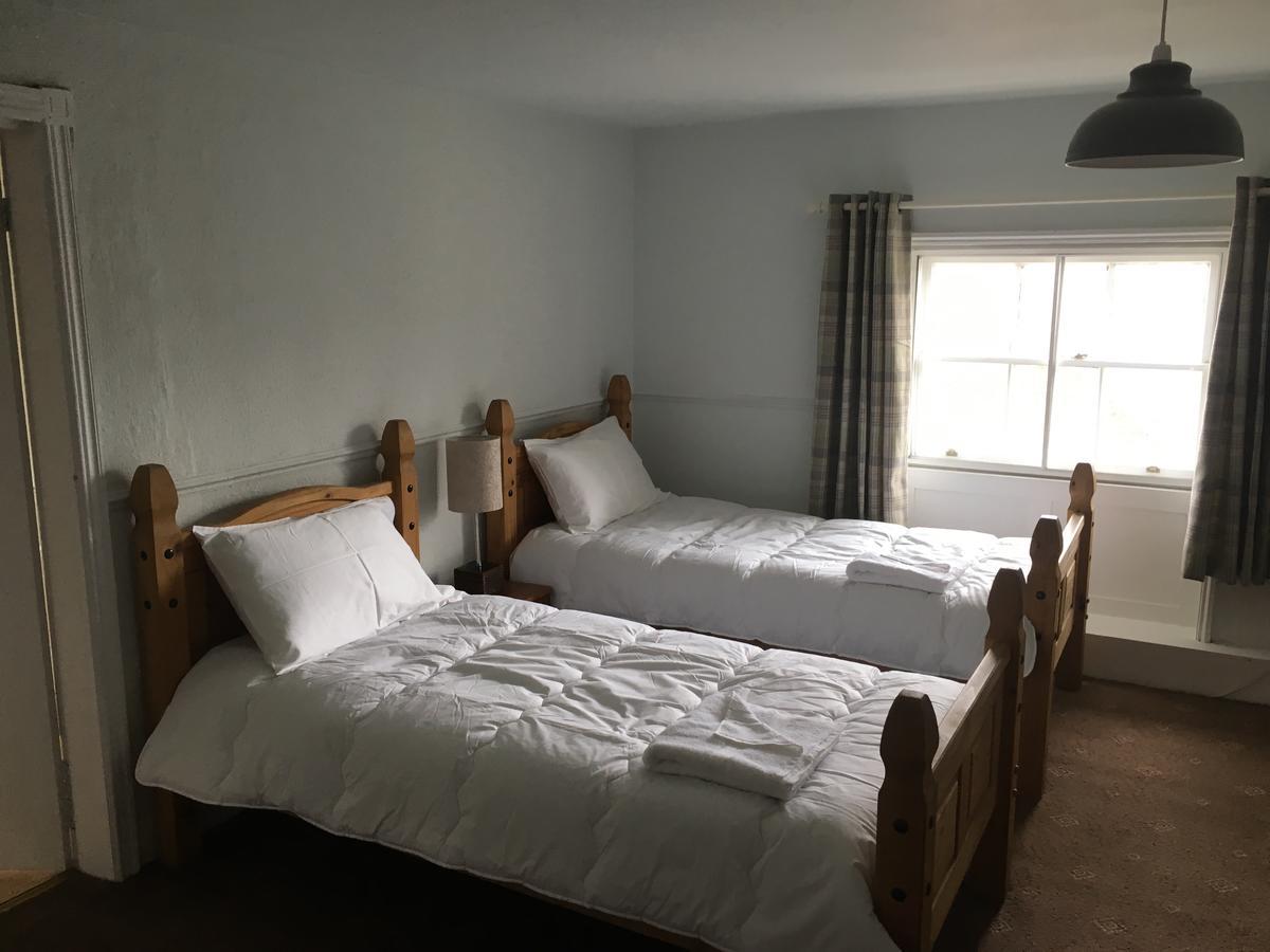 The Cross Keys Hotel Llanymynech Esterno foto