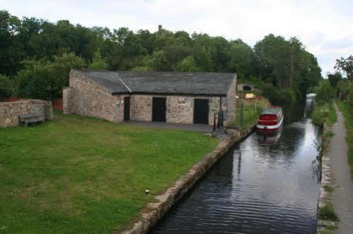 The Cross Keys Hotel Llanymynech Esterno foto